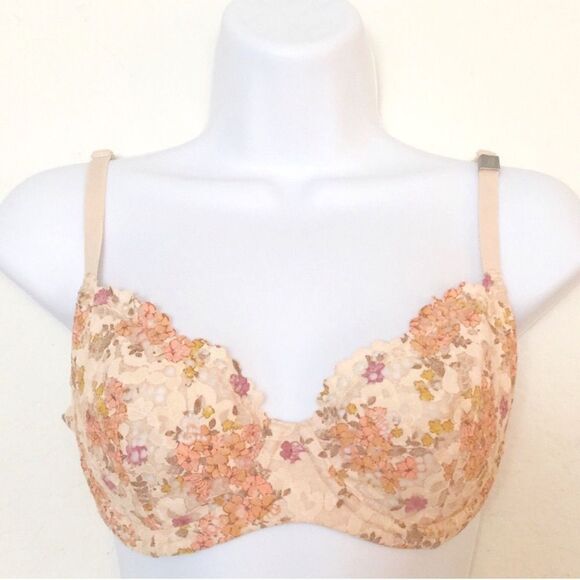 NWT VICTORIA’S SECRET Body By Victoria Bra - Picture 1 of 4